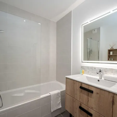 C035-cannes Centre 3 Pieces Avec Parking Apartment *